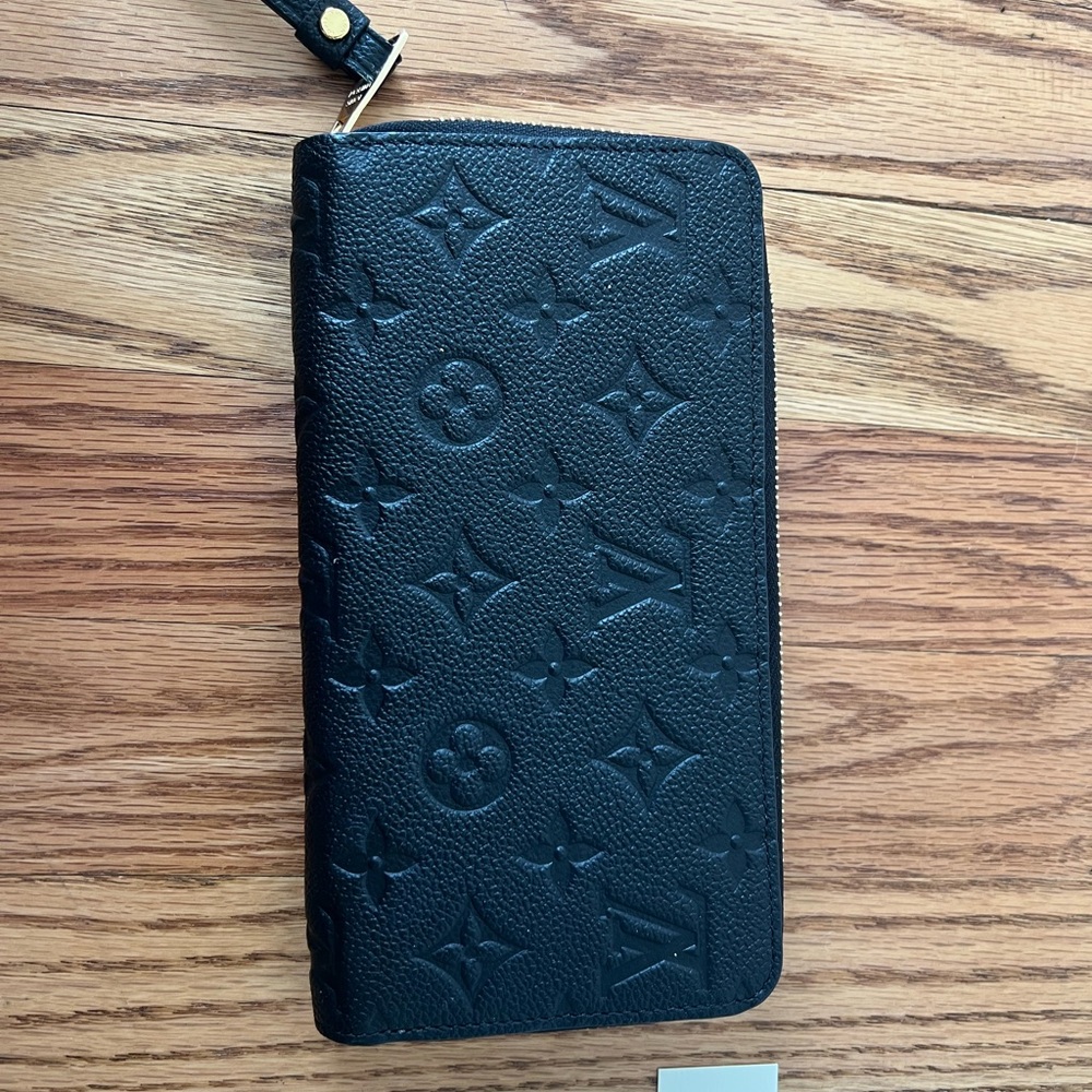 Louis Vuitton Black Monogram Empreinte leather zippy wallet with tags